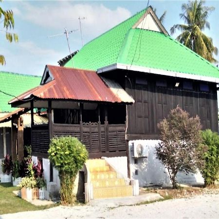 Oyo Home 90495 Homestay Kampung Kota Aur Sungai Petani Exteriör bild